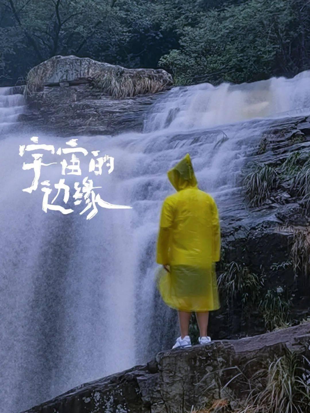 1月30日,贵州贵阳一小区着火消防栓无法使用。